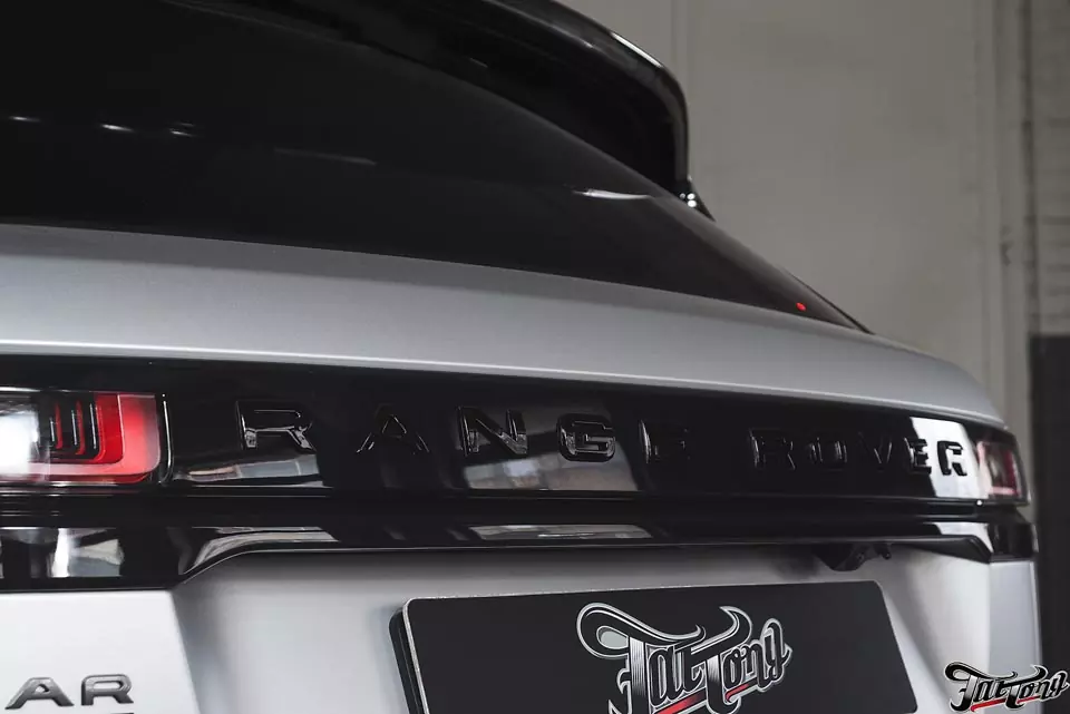 Range Rover Velar. Оклейка кузова в стальной мат. Химчистка салона и защита кожи керамическим составом от Gyeon. Часть 2.
